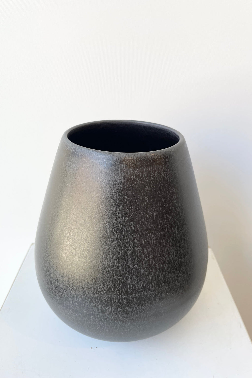 Ease Black Iron Round Vase