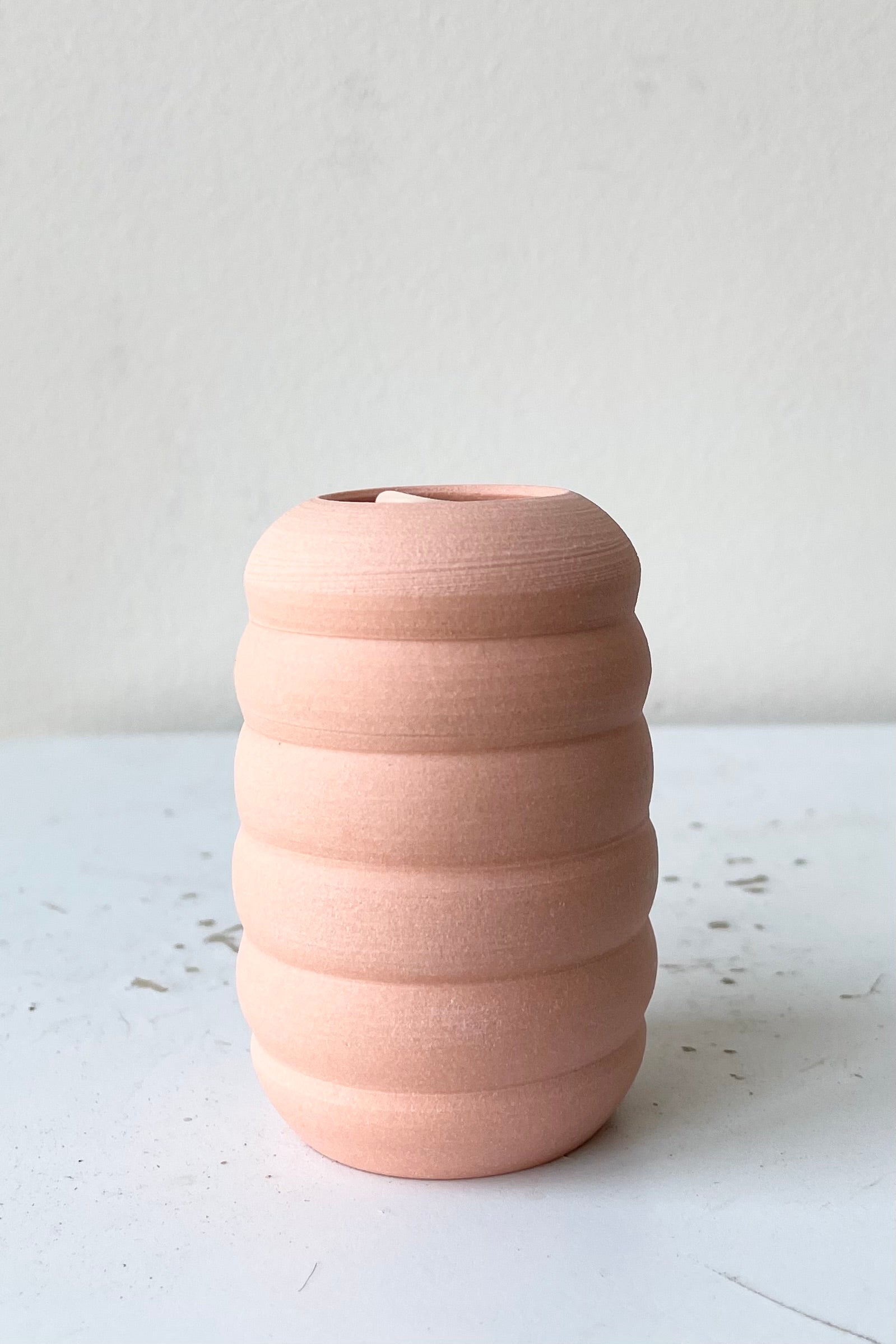 Petite pastel Ribbed Vase Peach